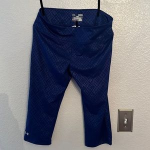 Under Armour cropped size medium blue leggings